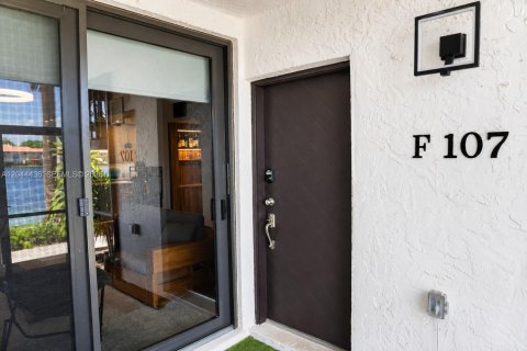 Condo in Miami, Florida, 2 bedrooms № 2178715 - photo 6