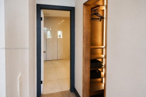 Condo in Miami, Florida, 2 bedrooms № 2178715 - photo 25