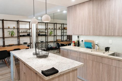 Condo in Miami, Florida, 2 bedrooms № 2178715 - photo 14
