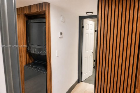 Condo in Miami, Florida, 2 bedrooms № 2178715 - photo 18