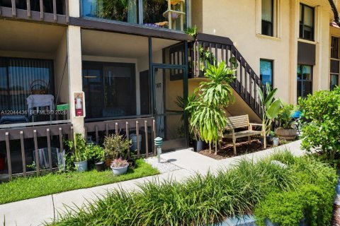 Condo in Miami, Florida, 2 bedrooms № 2178715 - photo 5