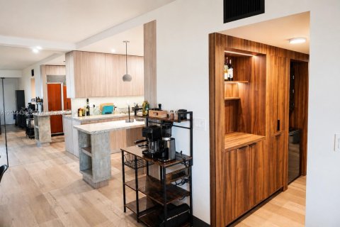 Condo in Miami, Florida, 2 bedrooms № 2178715 - photo 15