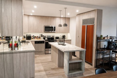 Condo in Miami, Florida, 2 bedrooms № 2178715