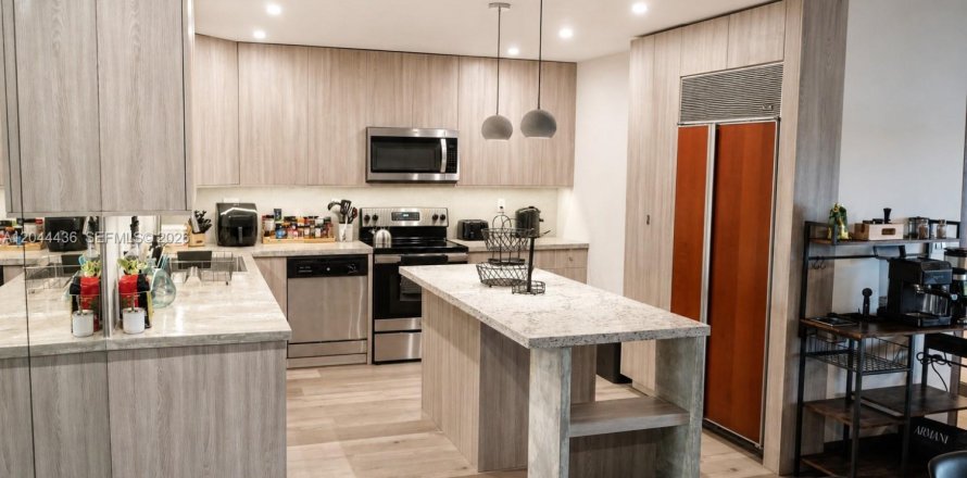 Condo in Miami, Florida, 2 bedrooms № 2178715
