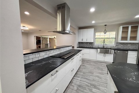 House in Bradenton, Florida 4 bedrooms, 338.54 sq.m. № 1746689 - photo 13