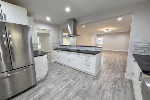 House in Bradenton, Florida 4 bedrooms, 338.54 sq.m. № 1746689 - photo 11