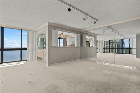 Copropriété à vendre à Tampa, Floride: 3 chambres, 185.43 m2 № 1898682 - photo 10