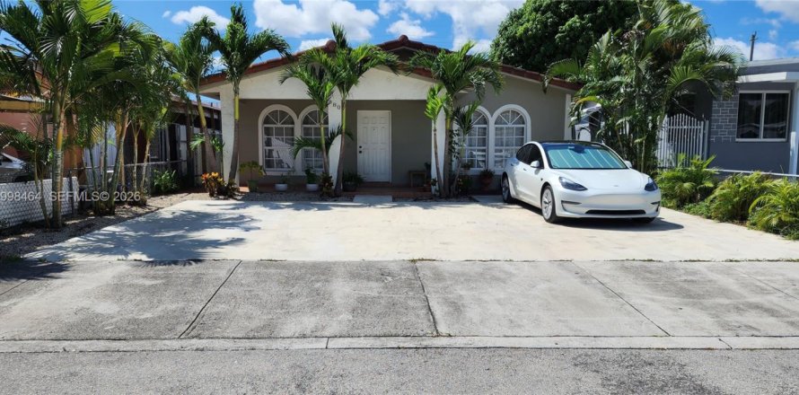 Дом в Хайалиа, Флорида 4 спальни, 183.02м2 № 2060853