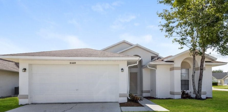 Casa en Kissimmee, Florida 3 dormitorios, 137.68 m2 № 1905275