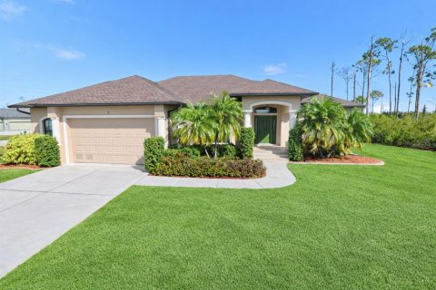 House in Placida, Florida 3 bedrooms, 166.11 sq.m. № 2196342 - photo 2