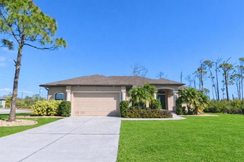 House in Placida, Florida 3 bedrooms, 166.11 sq.m. № 2196342
