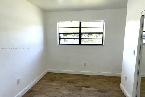 Снять в аренду виллу или дом в Майами, Флорида 3 спальни, 109.25м2, № 1974413 - фото 19