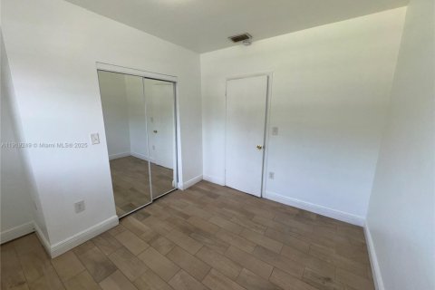 Снять в аренду виллу или дом в Майами, Флорида 3 спальни, 109.25м2, № 1974413 - фото 18