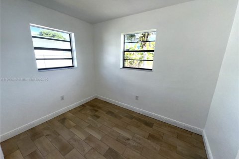 Снять в аренду виллу или дом в Майами, Флорида 3 спальни, 109.25м2, № 1974413 - фото 16