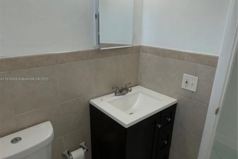 Снять в аренду виллу или дом в Майами, Флорида 3 спальни, 109.25м2, № 1974413 - фото 13