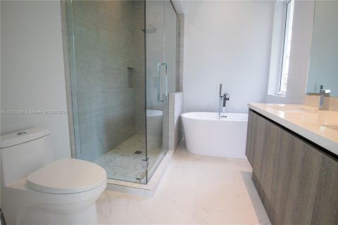 Adosado en venta en Miami, Florida, 3 dormitorios, 331.66 m2 № 1784083 - foto 4