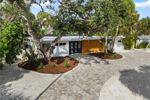 Villa ou maison à louer à Sarasota, Floride: 4 chambres, 227.61 m2 № 1816660 - photo 1