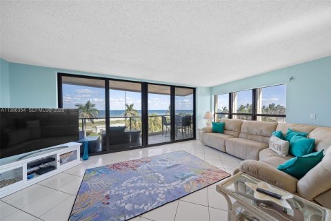 Condo à Hutchinson Island South, Floride, 3 chambres  № 2047952