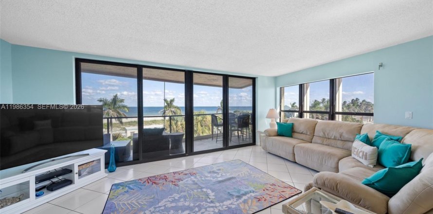 Condo à Hutchinson Island South, Floride, 3 chambres  № 2047952