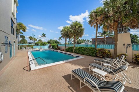 Copropriété à louer à Hutchinson Island South, Floride: 3 chambres, 170.94 m2 № 2047952 - photo 3