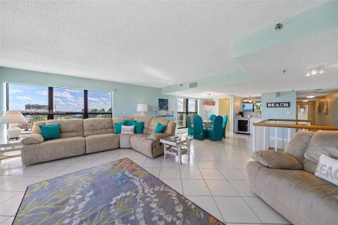 Copropriété à louer à Hutchinson Island South, Floride: 3 chambres, 170.94 m2 № 2047952 - photo 5