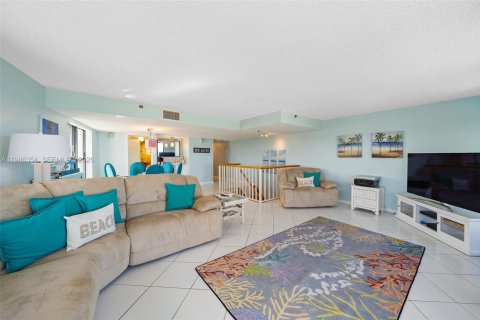 Copropriété à louer à Hutchinson Island South, Floride: 3 chambres, 170.94 m2 № 2047952 - photo 6