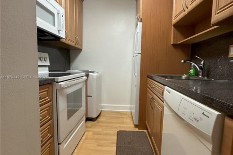 Купить кондоминиум в Майами, Флорида 2 спальни, 86.86м2, № 2033907 - фото 4