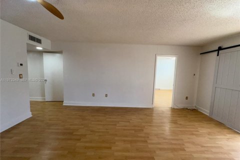 Купить кондоминиум в Майами, Флорида 2 спальни, 86.86м2, № 2033907 - фото 9