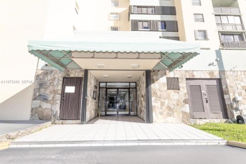 Купить кондоминиум в Майами, Флорида 2 спальни, 86.86м2, № 2033907 - фото 19