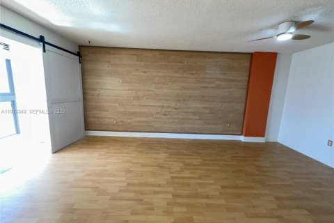 Купить кондоминиум в Майами, Флорида 2 спальни, 86.86м2, № 2033907 - фото 2