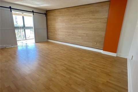 Кондоминиум с 2 спальнями в Майами, Флорида № 2033907