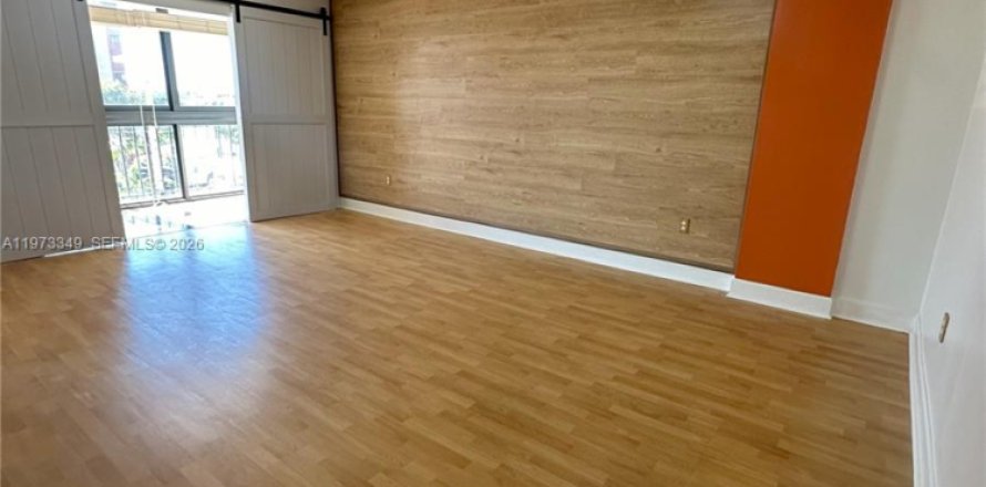 Кондоминиум с 2 спальнями в Майами, Флорида № 2033907