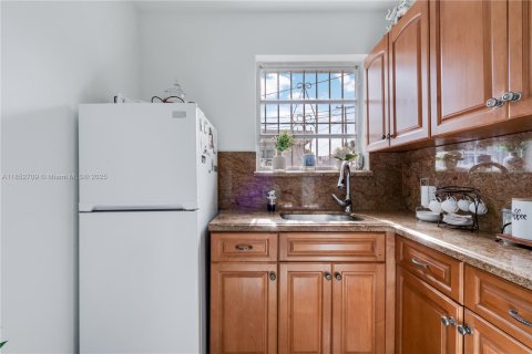 Immobilier commercial à vendre à Miami, Floride: 195.65 m2 № 2240471 - photo 10