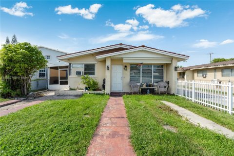 Immobilier commercial à Miami, Floride 195.65 m2 № 2240471
