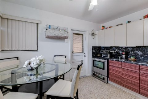Immobilier commercial à vendre à Miami, Floride: 195.65 m2 № 2240471 - photo 8