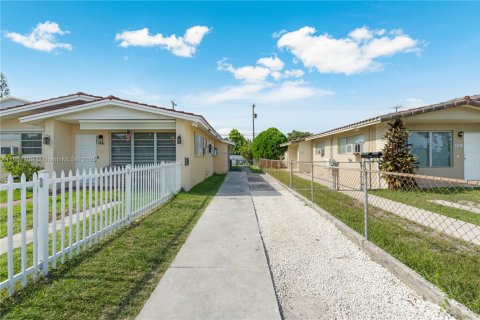 Immobilier commercial à vendre à Miami, Floride: 195.65 m2 № 2240471 - photo 4