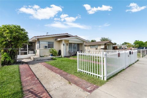 Immobilier commercial à vendre à Miami, Floride: 195.65 m2 № 2240471 - photo 3