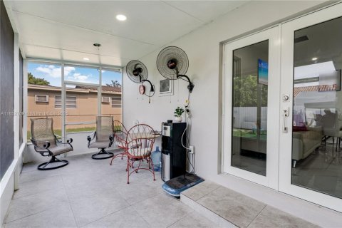 Immobilier commercial à vendre à Miami, Floride: 195.65 m2 № 2240471 - photo 27