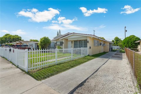 Immobilier commercial à vendre à Miami, Floride: 195.65 m2 № 2240471 - photo 5
