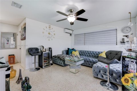 Immobilier commercial à vendre à Miami, Floride: 195.65 m2 № 2240471 - photo 6