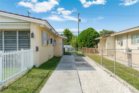 Immobilier commercial à vendre à Miami, Floride: 195.65 m2 № 2240471 - photo 13