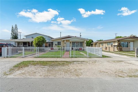 Immobilier commercial à vendre à Miami, Floride: 195.65 m2 № 2240471 - photo 2