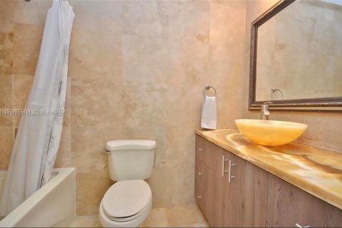 Touwnhouse à vendre à Miami Lakes, Floride: 3 chambres, 135.64 m2 № 1928429 - photo 4