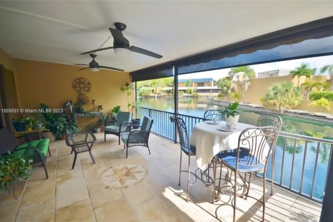 Touwnhouse à vendre à Miami Lakes, Floride: 3 chambres, 135.64 m2 № 1928429 - photo 9