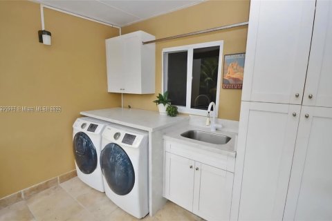 Touwnhouse à vendre à Miami Lakes, Floride: 3 chambres, 135.64 m2 № 1928429 - photo 11