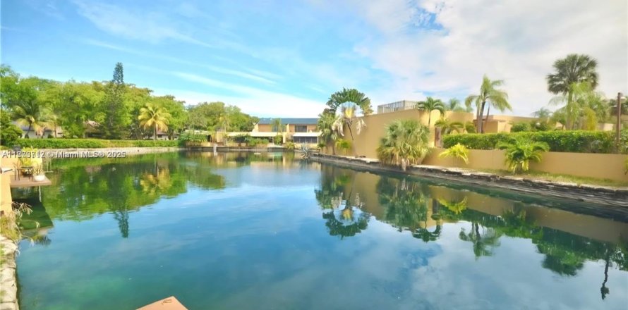 Touwnhouse à Miami Lakes, Floride 3 chambres, 135.64 m2 № 1928429