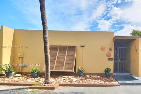 Touwnhouse à vendre à Miami Lakes, Floride: 3 chambres, 135.64 m2 № 1928429 - photo 12