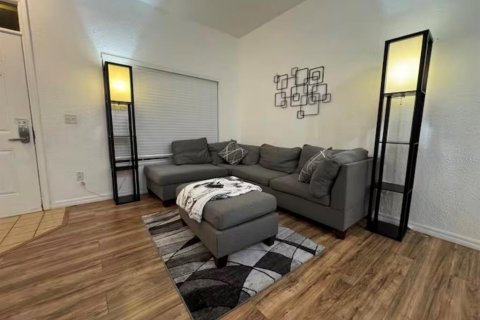 Adosado en venta en Kissimmee, Florida, 3 dormitorios, 120.4 m2 № 2214757 - foto 4