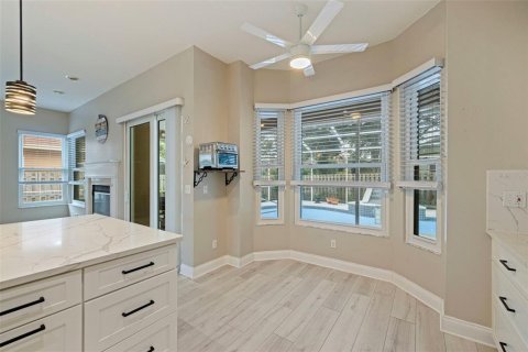 House in Palm Harbor, Florida 3 bedrooms, 192.21 sq.m. № 2396585 - photo 15