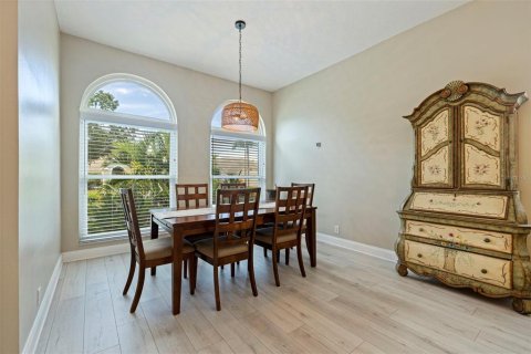House in Palm Harbor, Florida 3 bedrooms, 192.21 sq.m. № 2396585 - photo 5